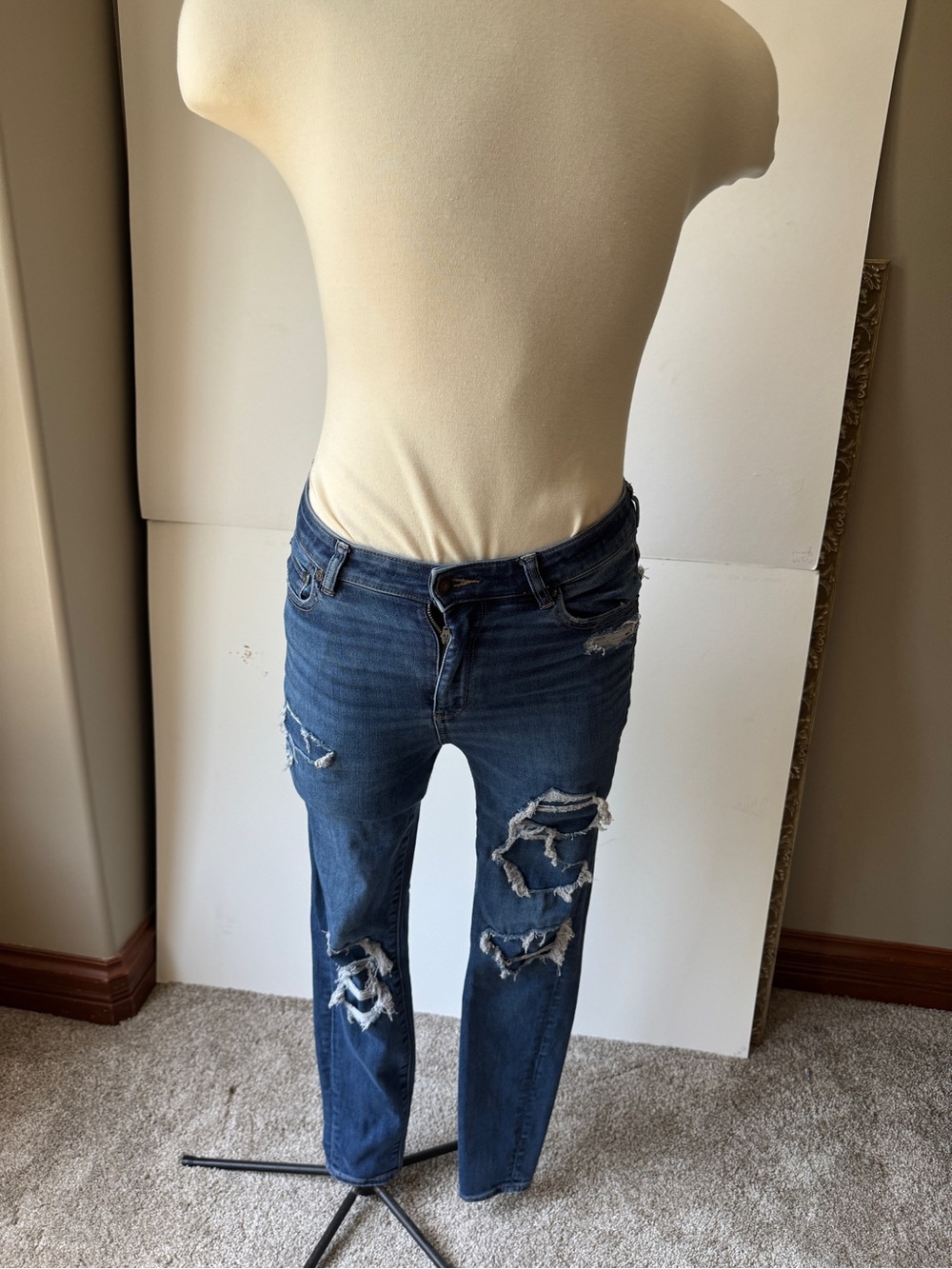 American Eagle Outfitters Distressed Boyfriend Jeans in Dark Blue